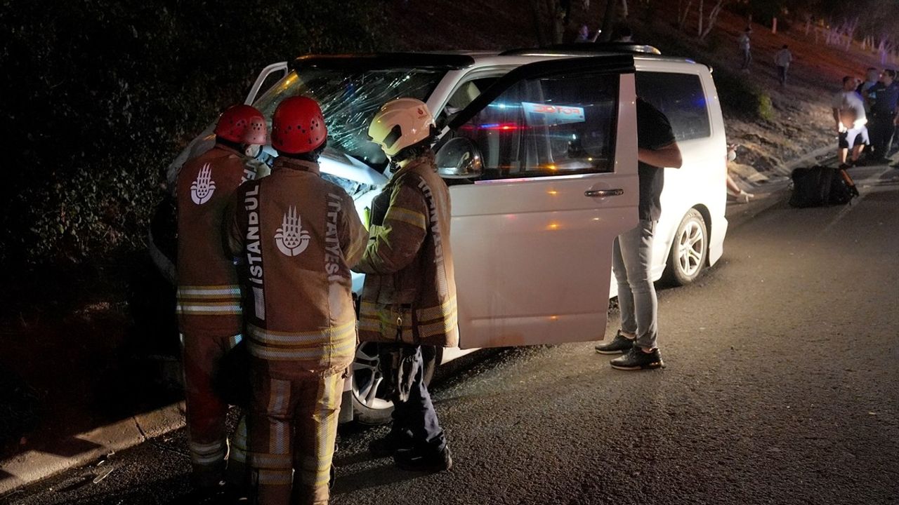 Sultanbeyli'de Minibüs Çarpışması: 9 Yaralı