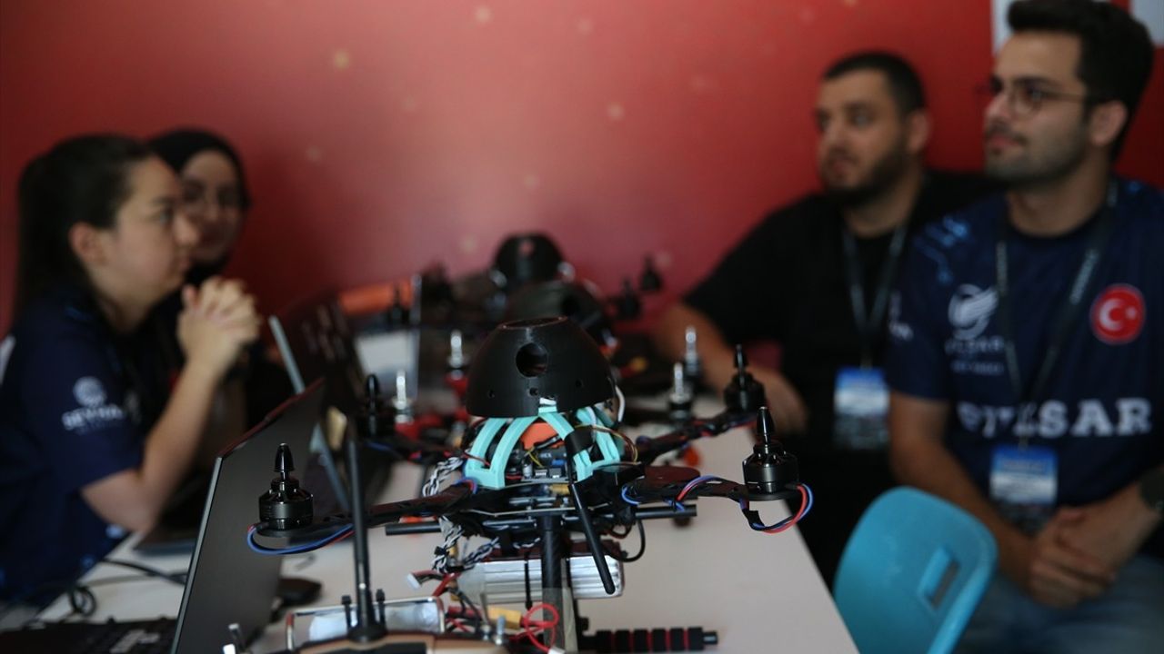 T3 Vakfı Başkanı Hıdır, TEKNOFEST Sürü İHA Yarışması'nı Ziyaret Etti