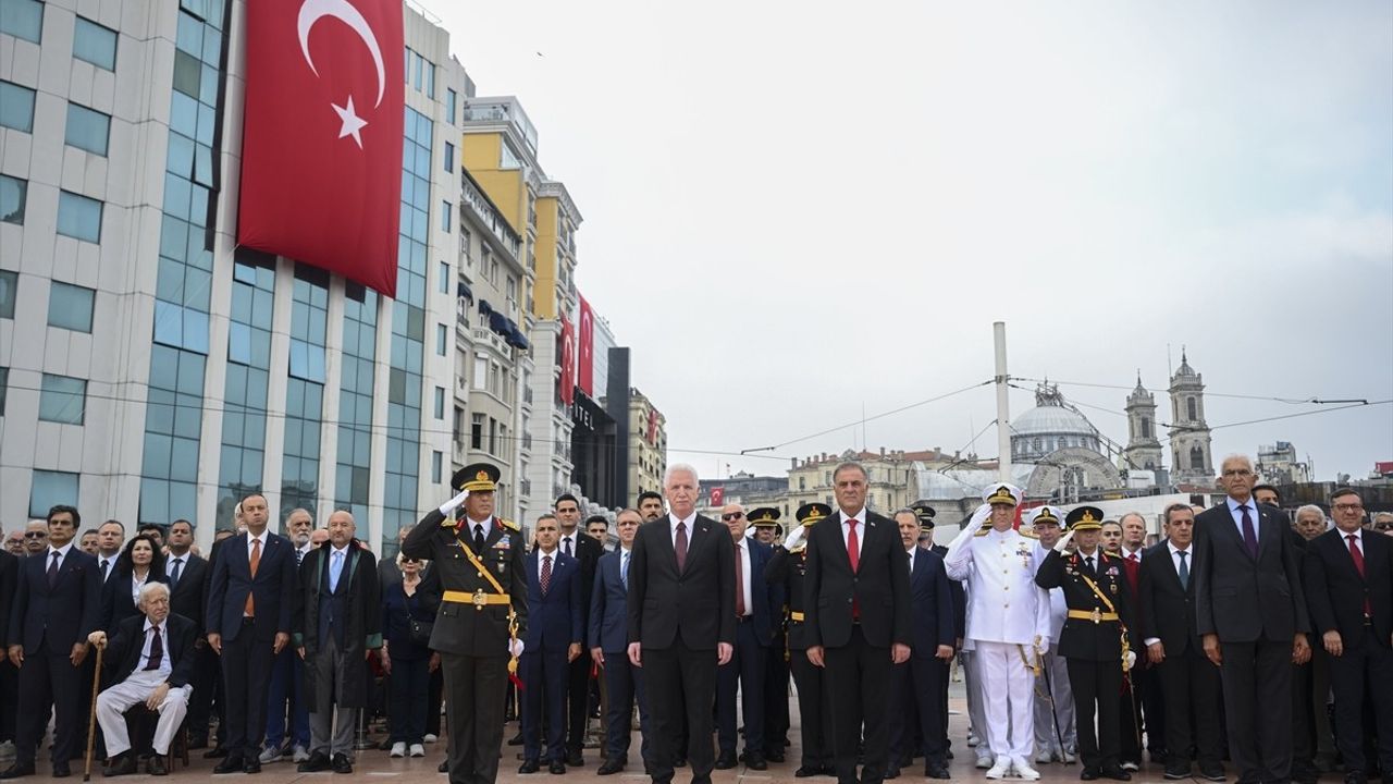 Taksim'de 30 Ağustos Zafer Bayramı Töreni Gerçekleştirildi