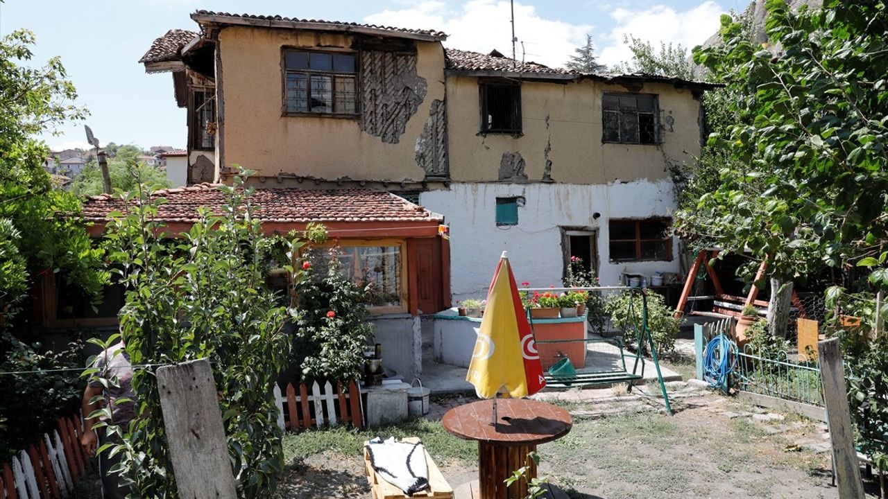 Tarihi Hisariye Medresesi Ev Olarak Kullanılıyor