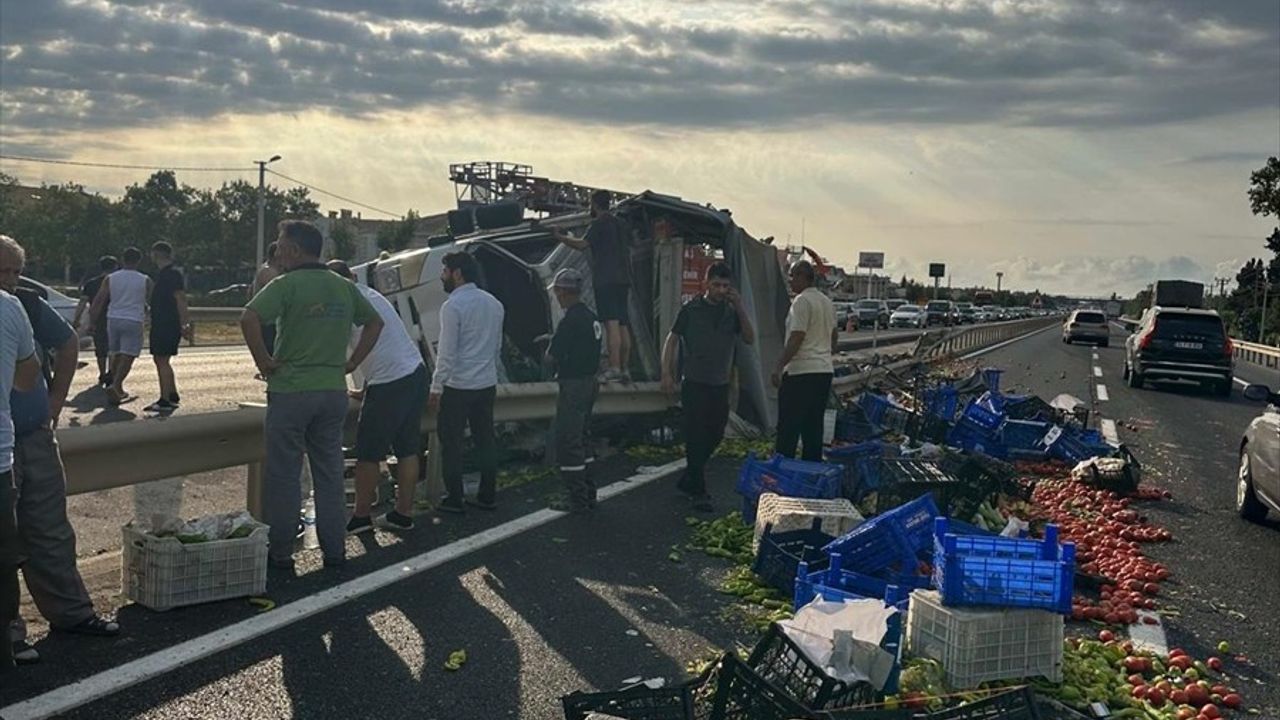 Tekirdağ'da Kamyon Devrildi: Sürücü Hayatını Kaybetti