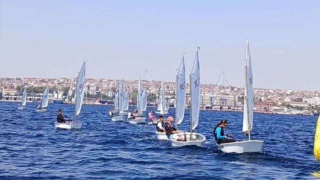 Tekirdağ'da Yelken Heyecanı: Zafer Kupası Yarışları Devam Ediyor