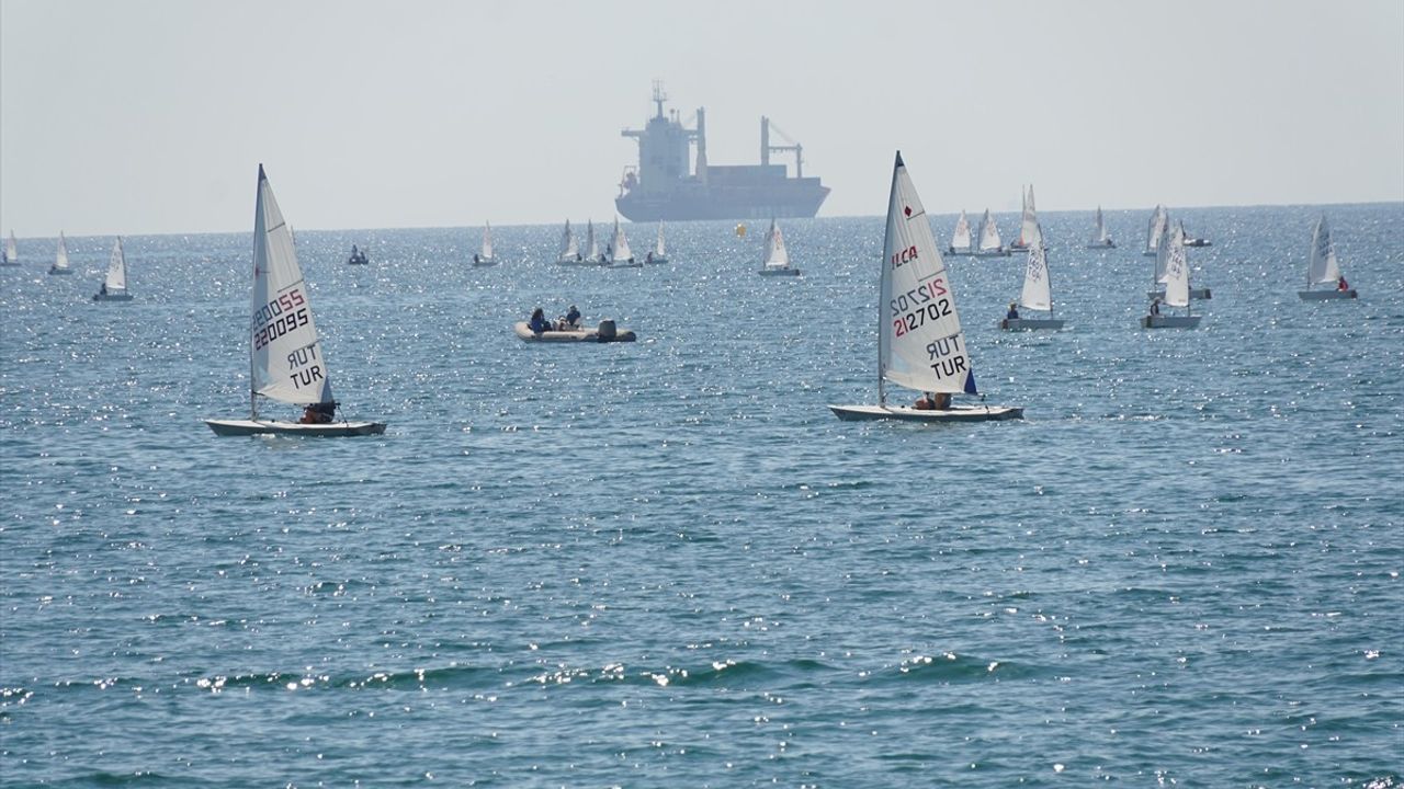 Tekirdağ'da Yelken Yarışları Başladı