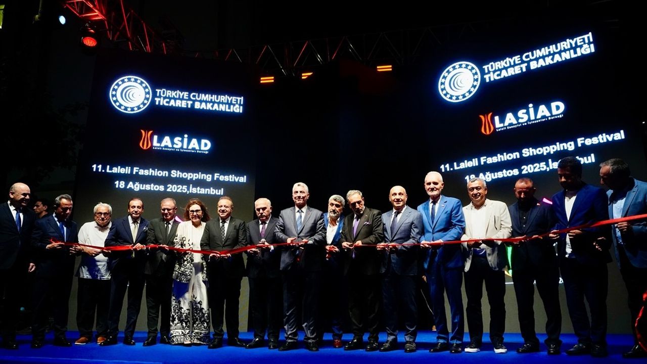 Ticaret Bakanı Bolat, 11. Laleli Fashion Shopping Festival'de Önemli Açıklamalarda Bulundu