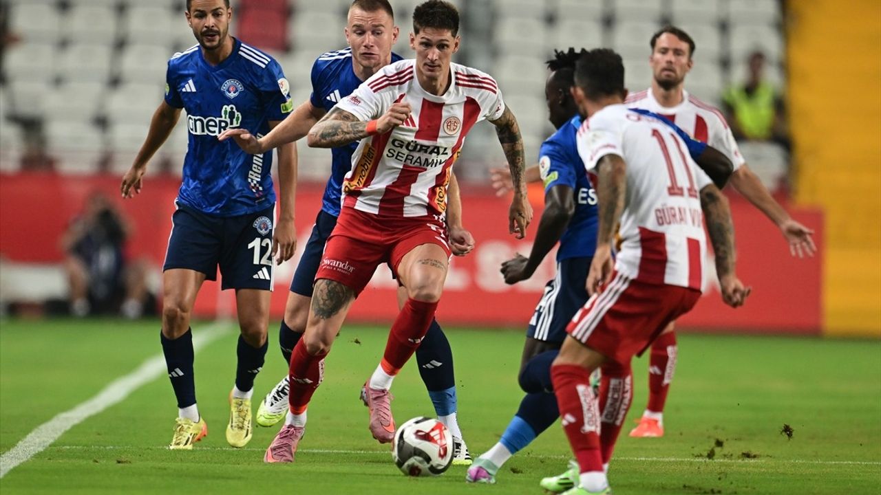 Trendyol Süper Lig: Antalyaspor, Kasımpaşa'yı 2-1 Geçti
