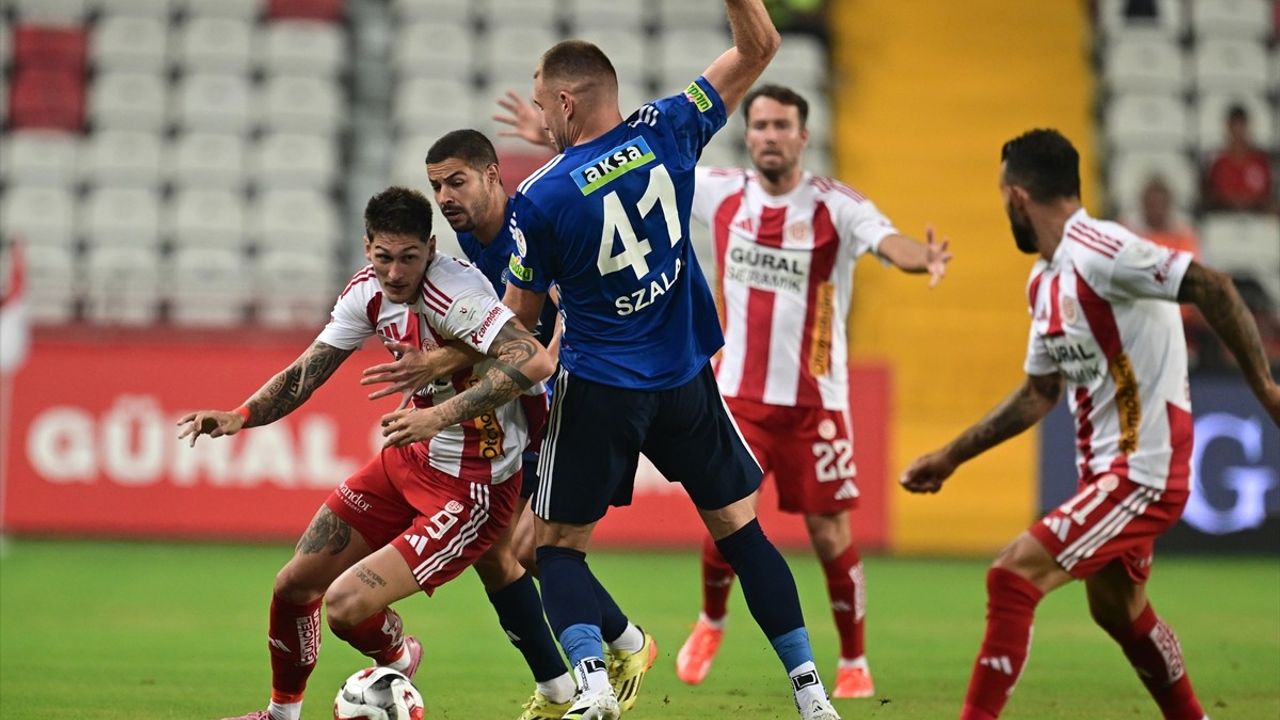 Trendyol Süper Lig: Antalyaspor, Kasımpaşa'yı Mağlup Etti