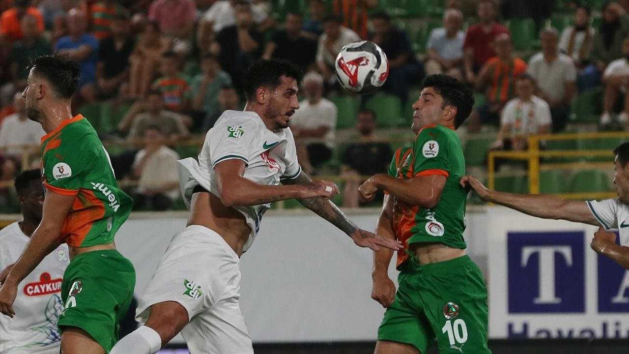 Trendyol Süper Lig'de İlk Yarının Sonucu: Alanyaspor ve Rizespor Beraber Kaldı
