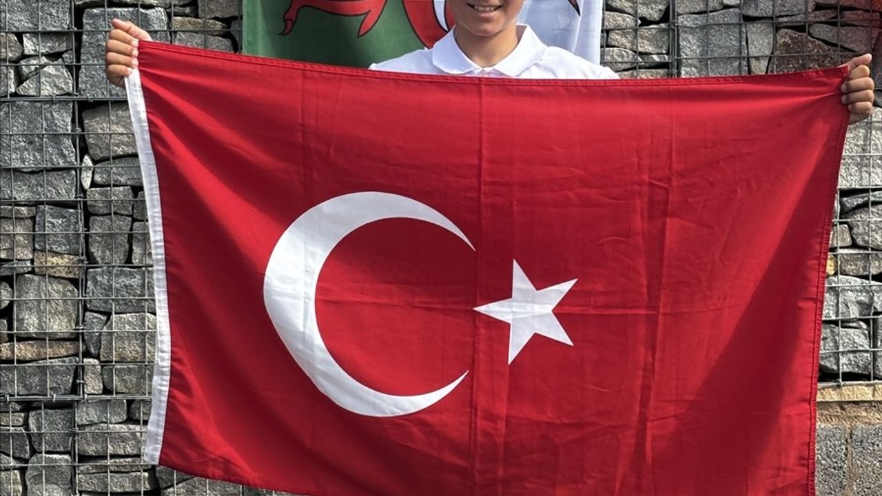 Tuna Tekin Galler'de 2 Gümüş Madalya Kazandı