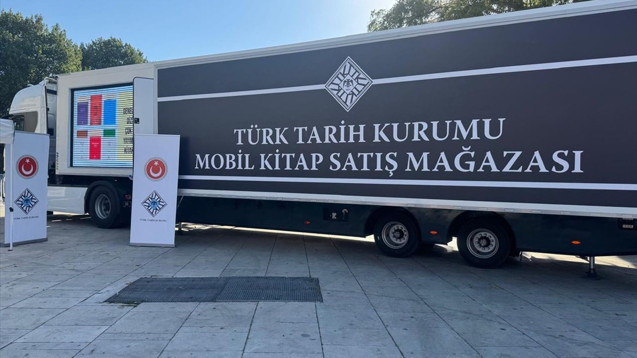 Türk Tarih Kurumu Mobil Mağazası Afyonkarahisar'da Açıldı