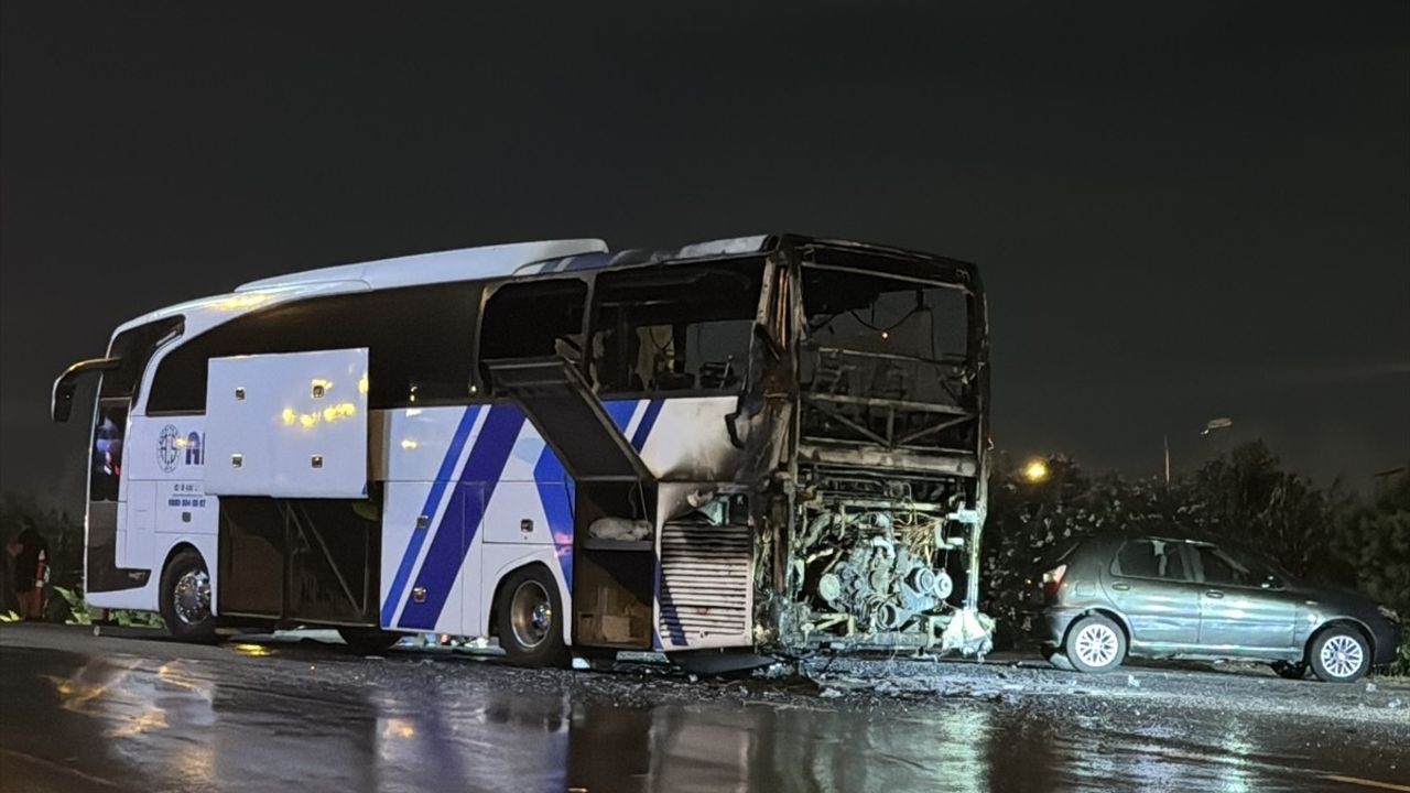 Ümraniye'de Yolcu Otobüsünde Yangın