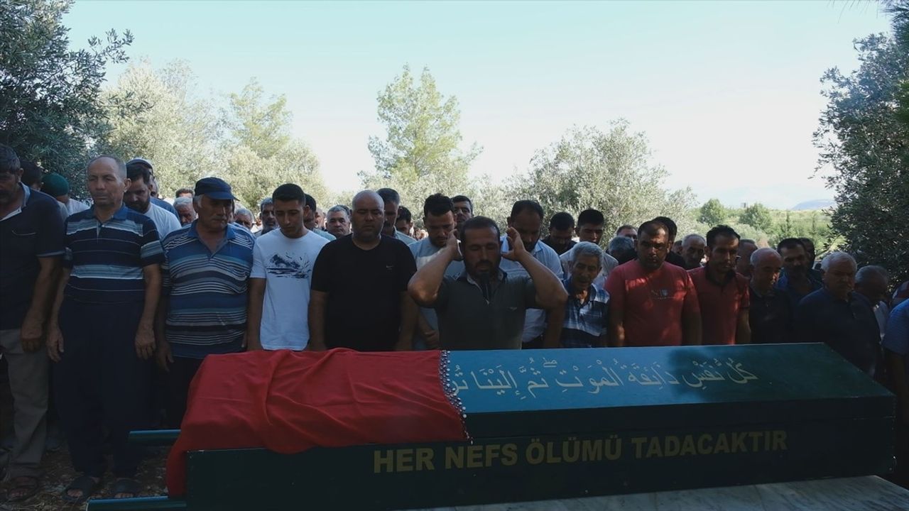 Üniversite Öğrencisi Teslime Hanedan'ın Cenazesi Mersin'de Defnedildi
