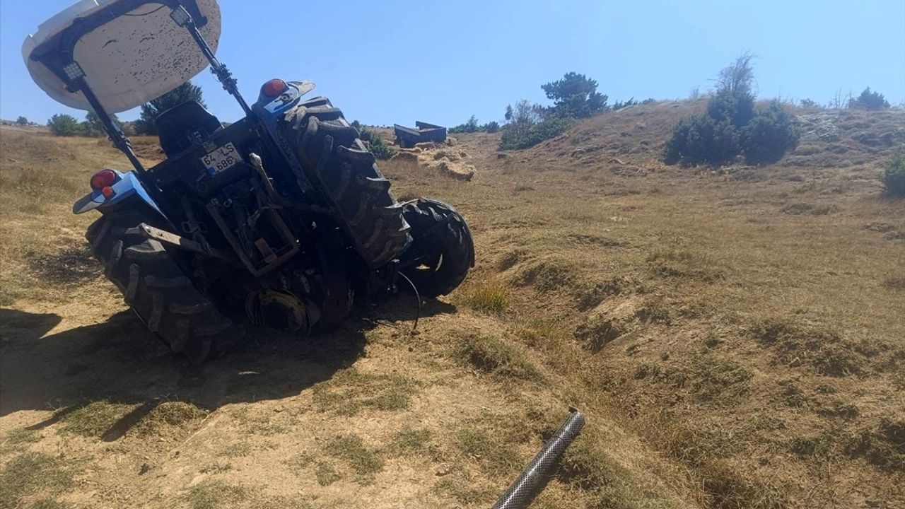 Uşak'ta Traktör Devrildi: Bir Çocuk Hayatını Kaybetti