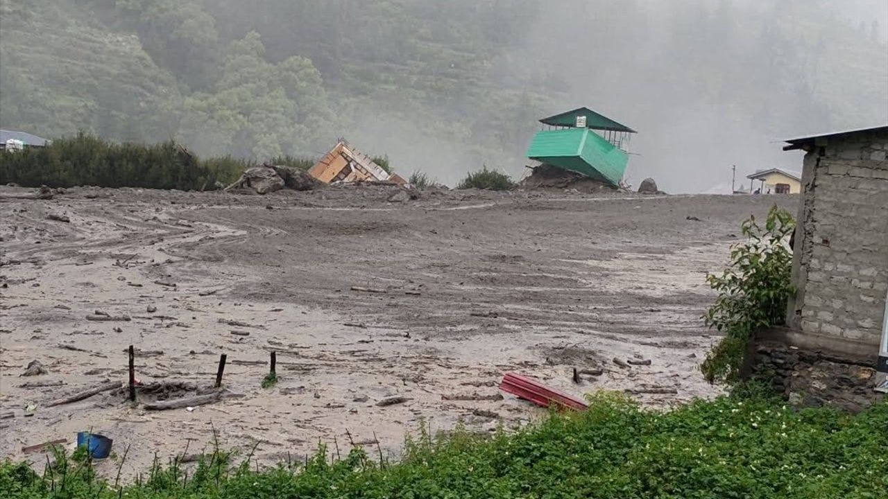 Uttarakhand'da Heyelan: 4 Ölü, 50 Kayıp