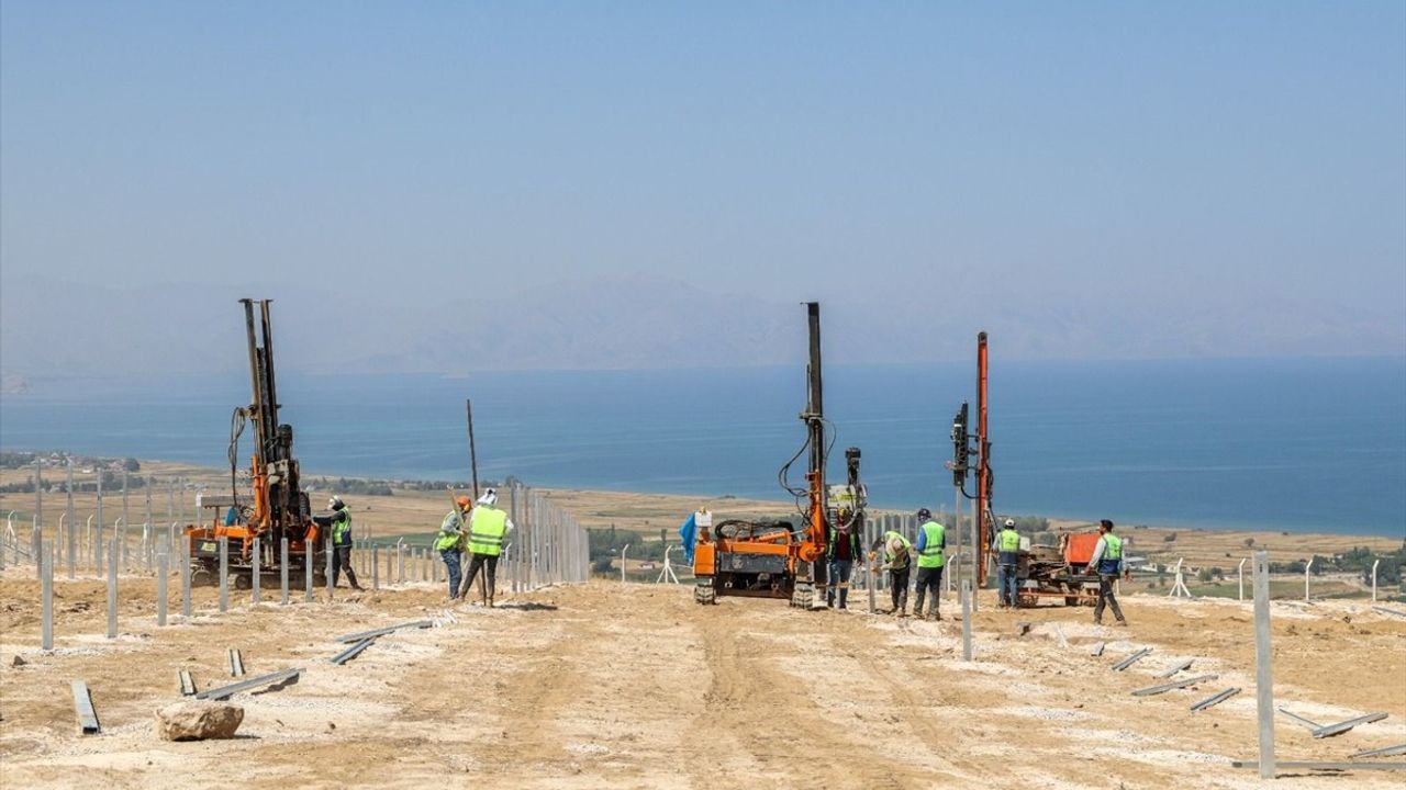 Van'da 38,5 Megavat Kapasiteli Güneş Enerjisi Santrali Kuruluyor