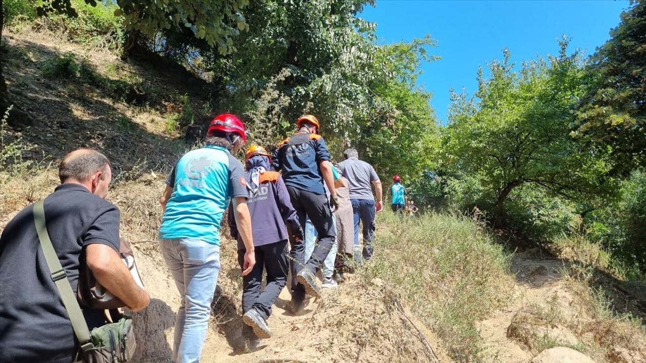 Yalova'da Ormanlık Alanda Rahatsızlanan Kadın Hastaneye Kaldırıldı