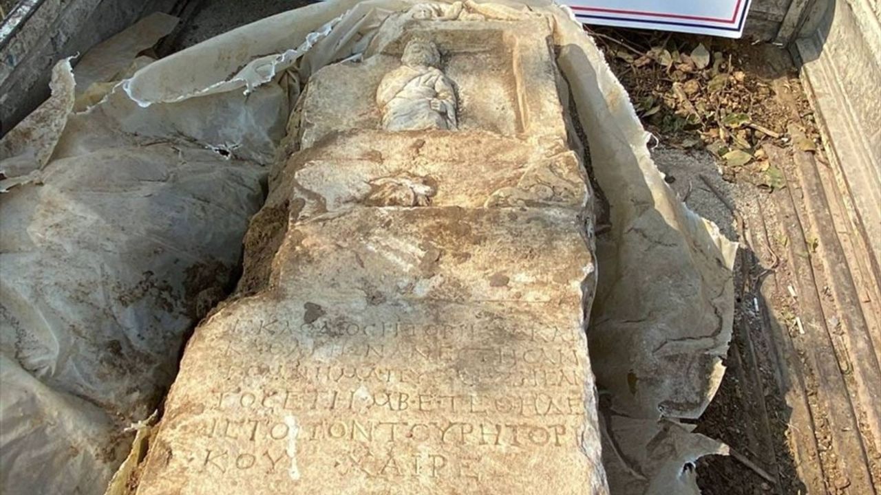 Yalova'da Tarihi Roma Mezar Taşı Ele Geçirildi