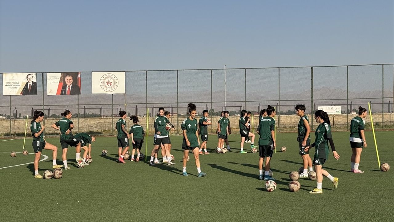 Yüksekovaspor Kadın Futbol Takımı Süper Lig'de Kalıcı Olmayı Hedefliyor