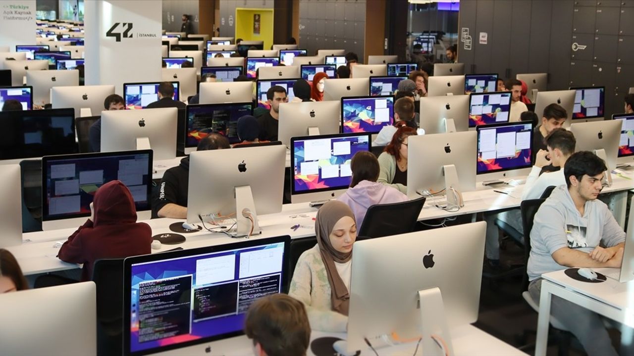 42 Türkiye: Yazılım Eğitiminde Devrim Niteliğinde Bir Model