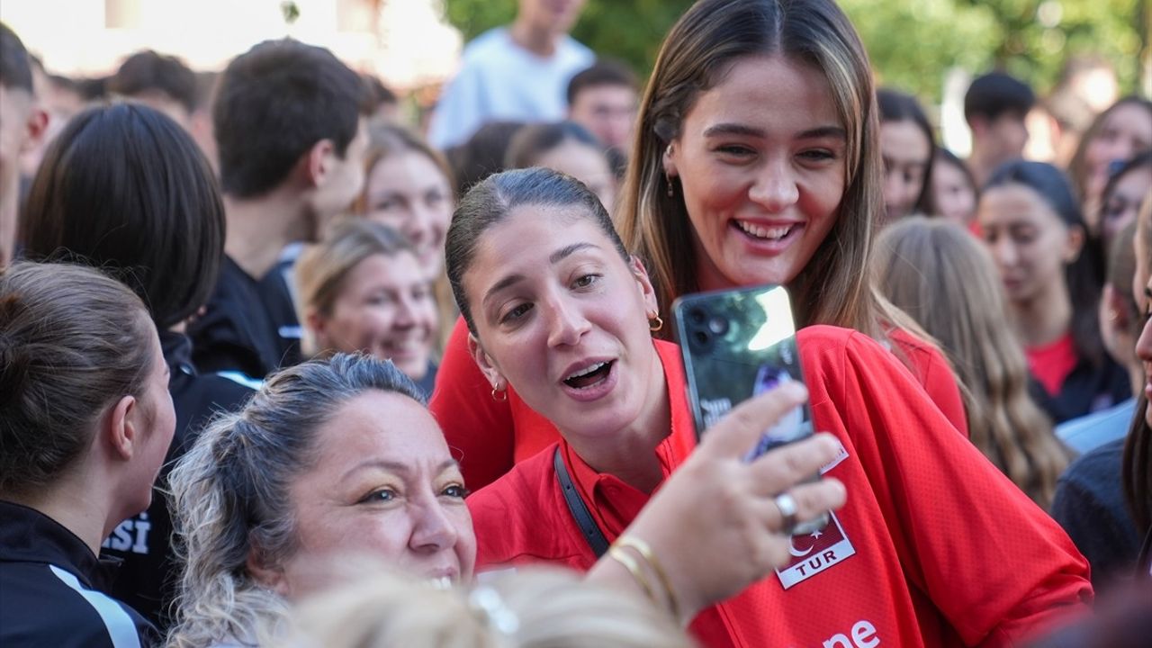 A Milli Kadın Voleybol Takımı, Bangkok'dan Gümüş Madalya ile Döndü