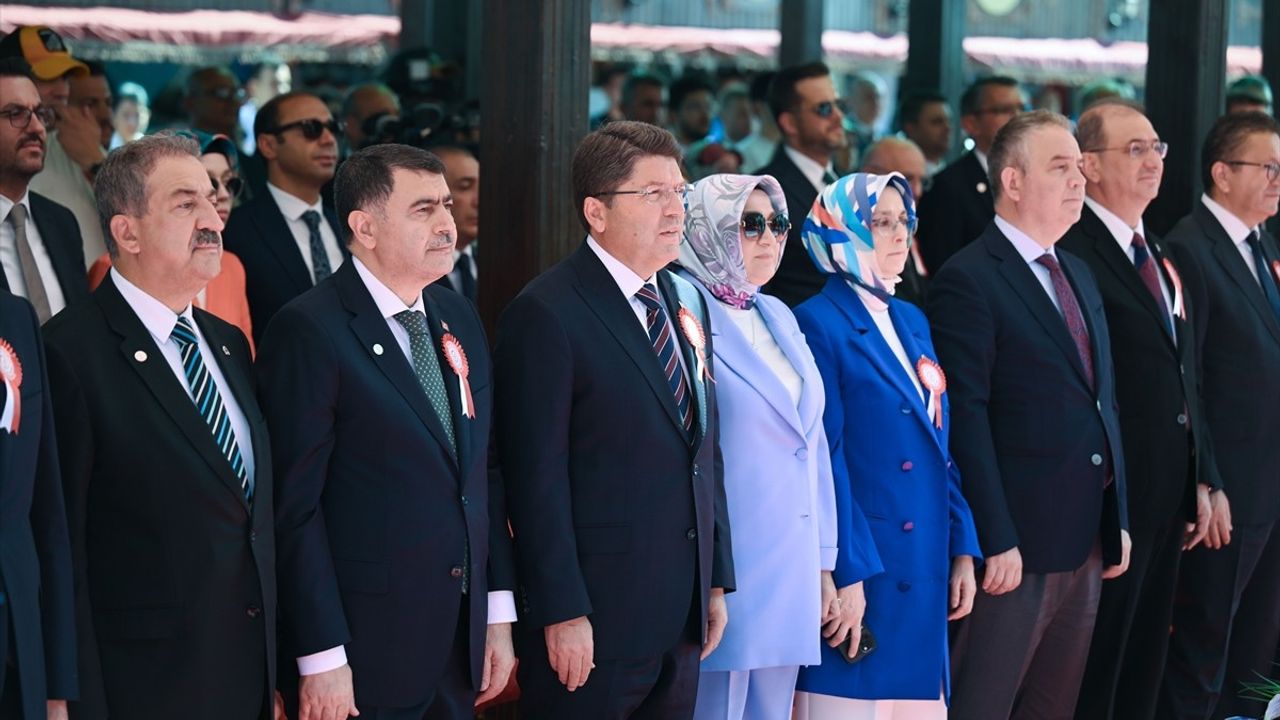 Adalet Bakanı Tunç, İşyurtları Ürün ve El Sanatları Fuarı'na Katıldı