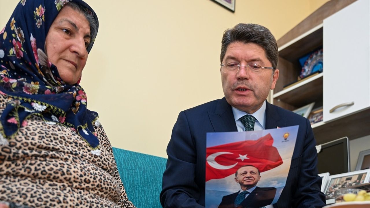 Adalet Bakanı Tunç, Şehit Polis Furkan Çelik'in Ailesini Ziyaret Etti