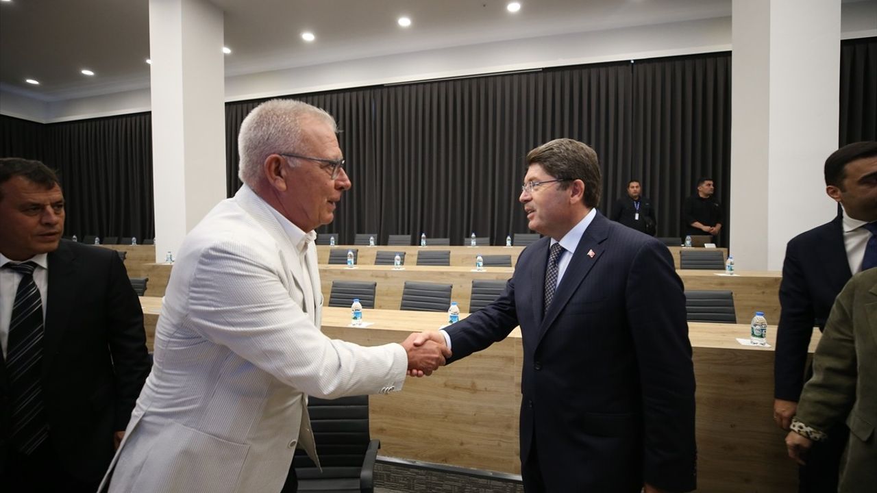 Adalet Bakanı Yılmaz Tunç Balıkesir'de Ziyaretlerde Bulundu