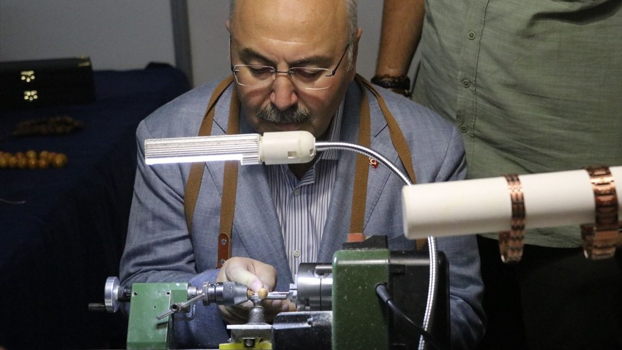 Adana'da 4. Tesbih ve Doğal Taşlar Fuarı Devam Ediyor