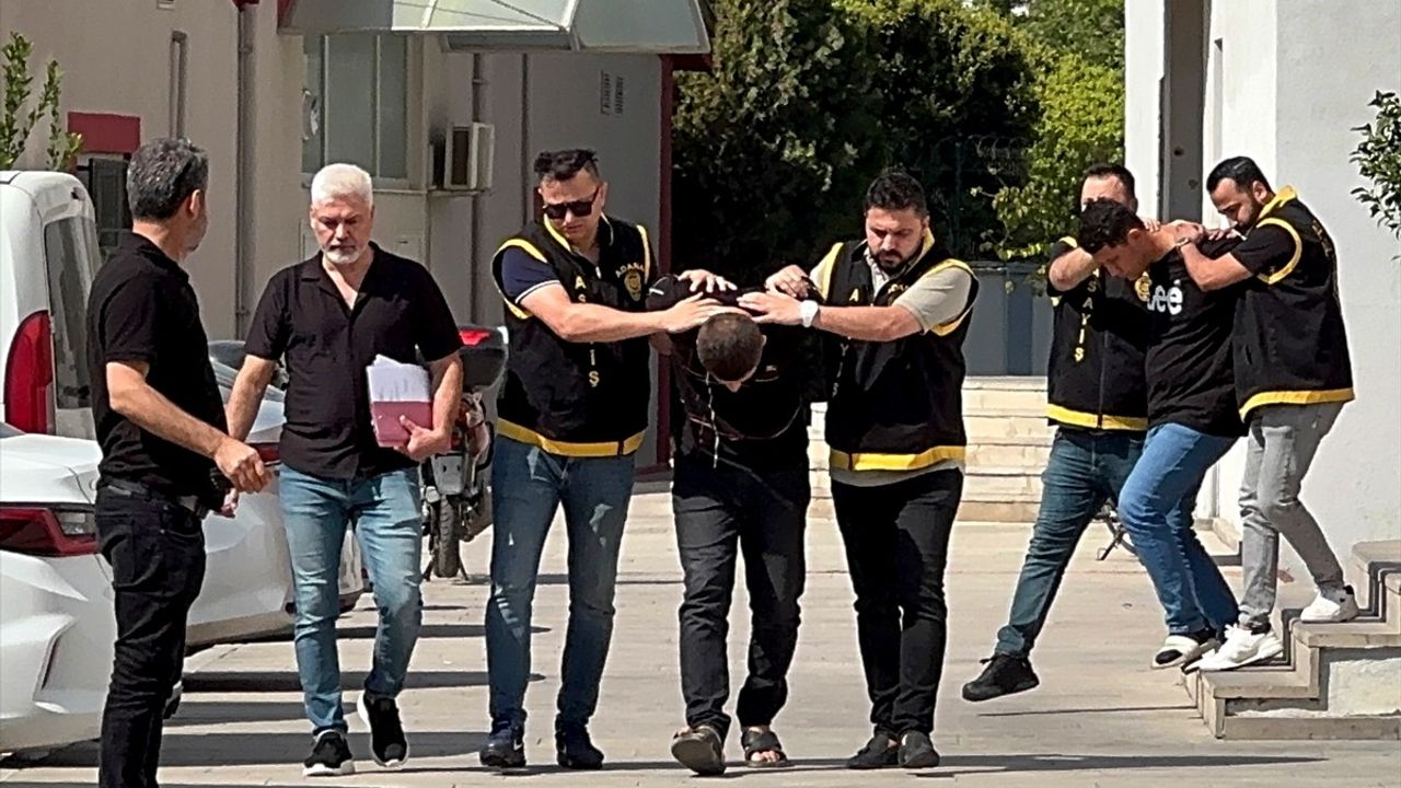 Adana'da Kapkaç Yöntemiyle Cep Telefonu Çalan İki Zanlı Tutuklandı