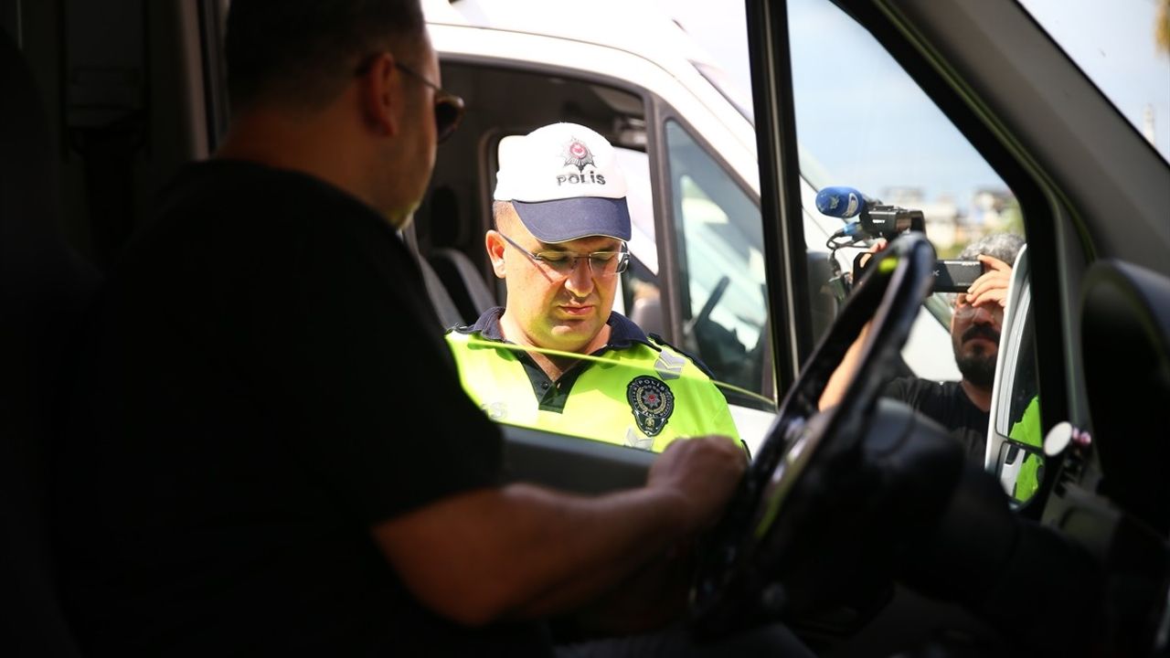 Adana'da Öğrenci Servislerine Tarihî Denetim