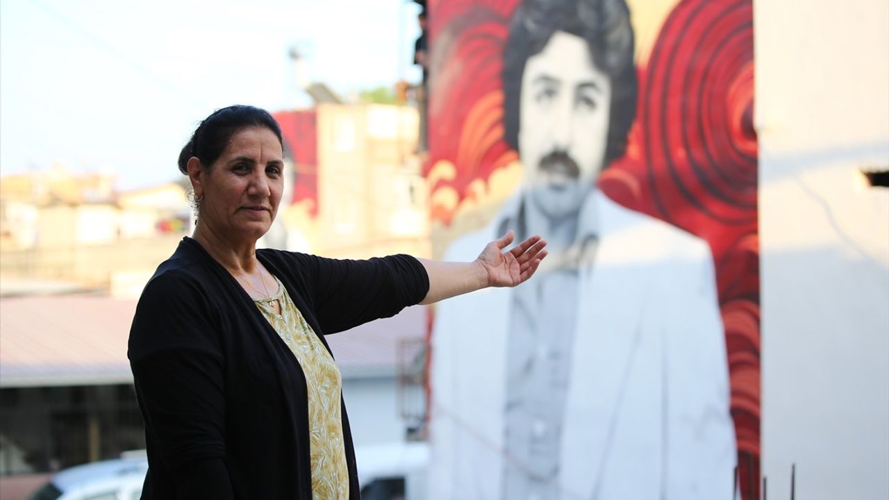 Adana'da Sanat Eseri: Müslüm Gürses ve Ferdi Tayfur'un Portreleri