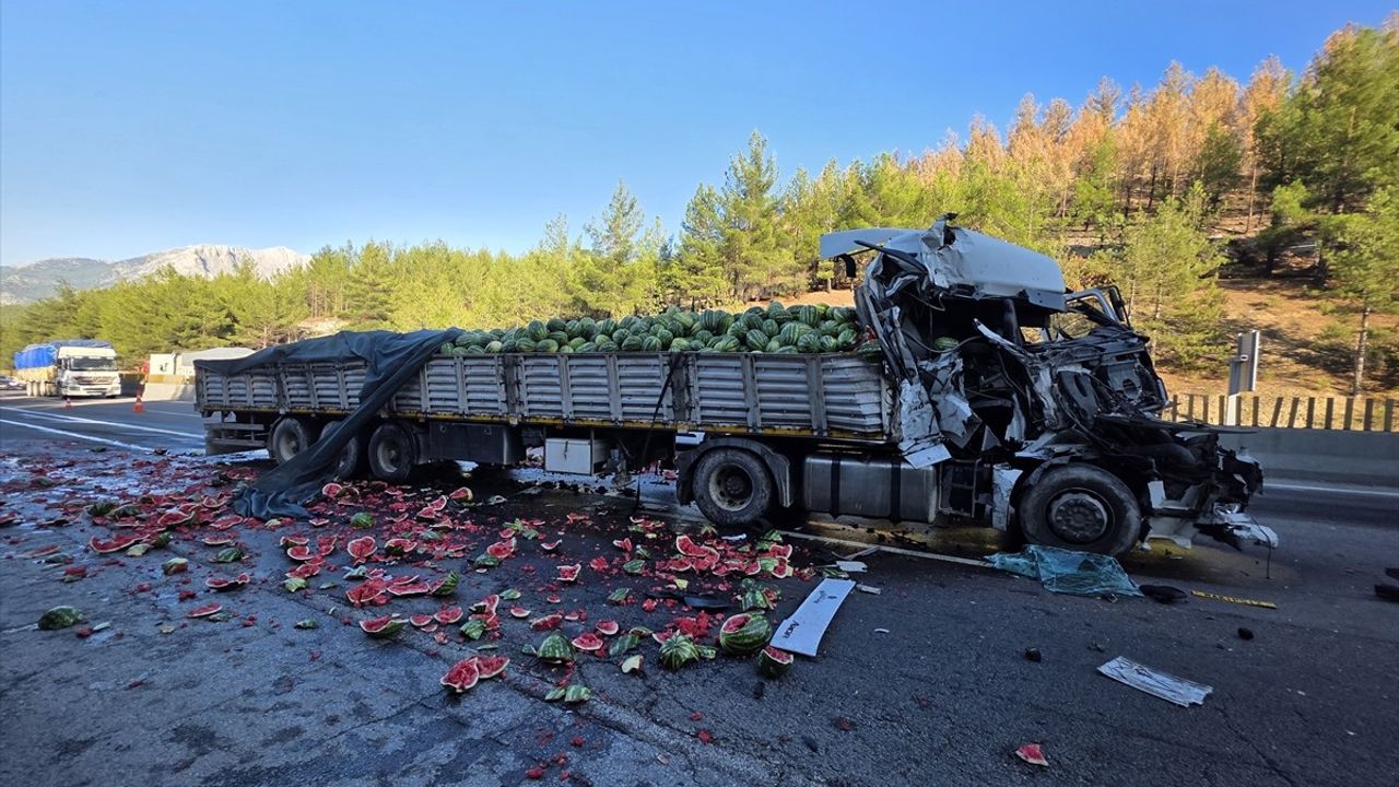Adana'da Tır Kazası: 1 Yaralı