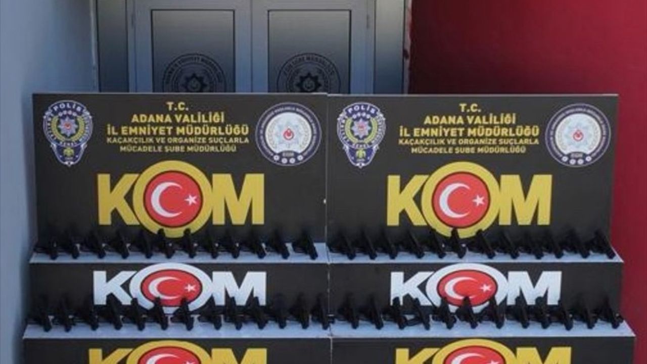 Adana'da Tırda Durdurulan 97 Ruhsatsız Tabanca Ele Geçirildi