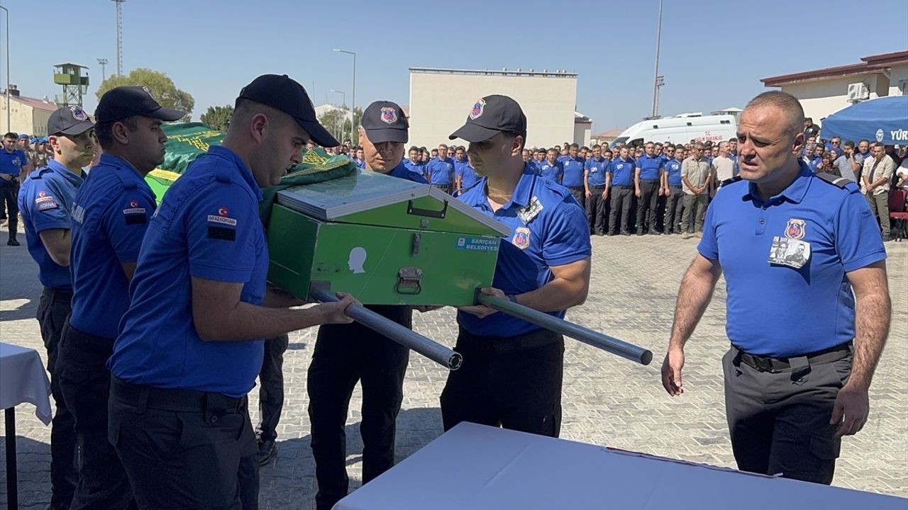 Adana'da Trafik Kazası: 2 Cezaevi Personeli Hayatını Kaybetti