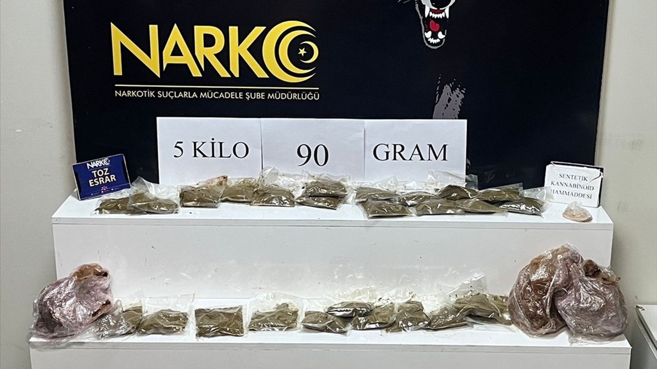 Adana'da Uyuşturucu Operasyonu: 5 Kilogram Esrar Ele Geçirildi