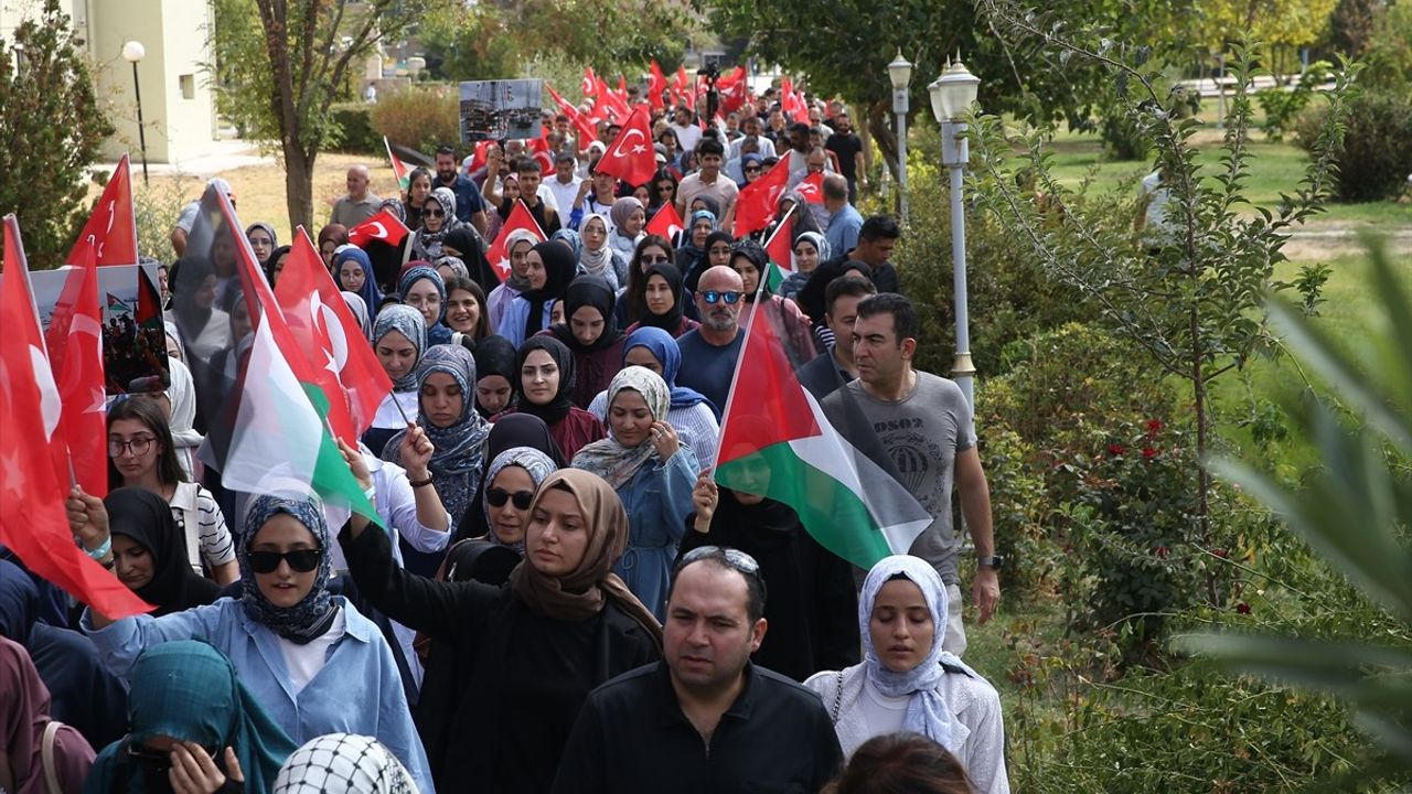 Adıyaman Üniversitesi'nde Gazze Yürüyüşü: Destek Ve Farkındalık Ziyafeti