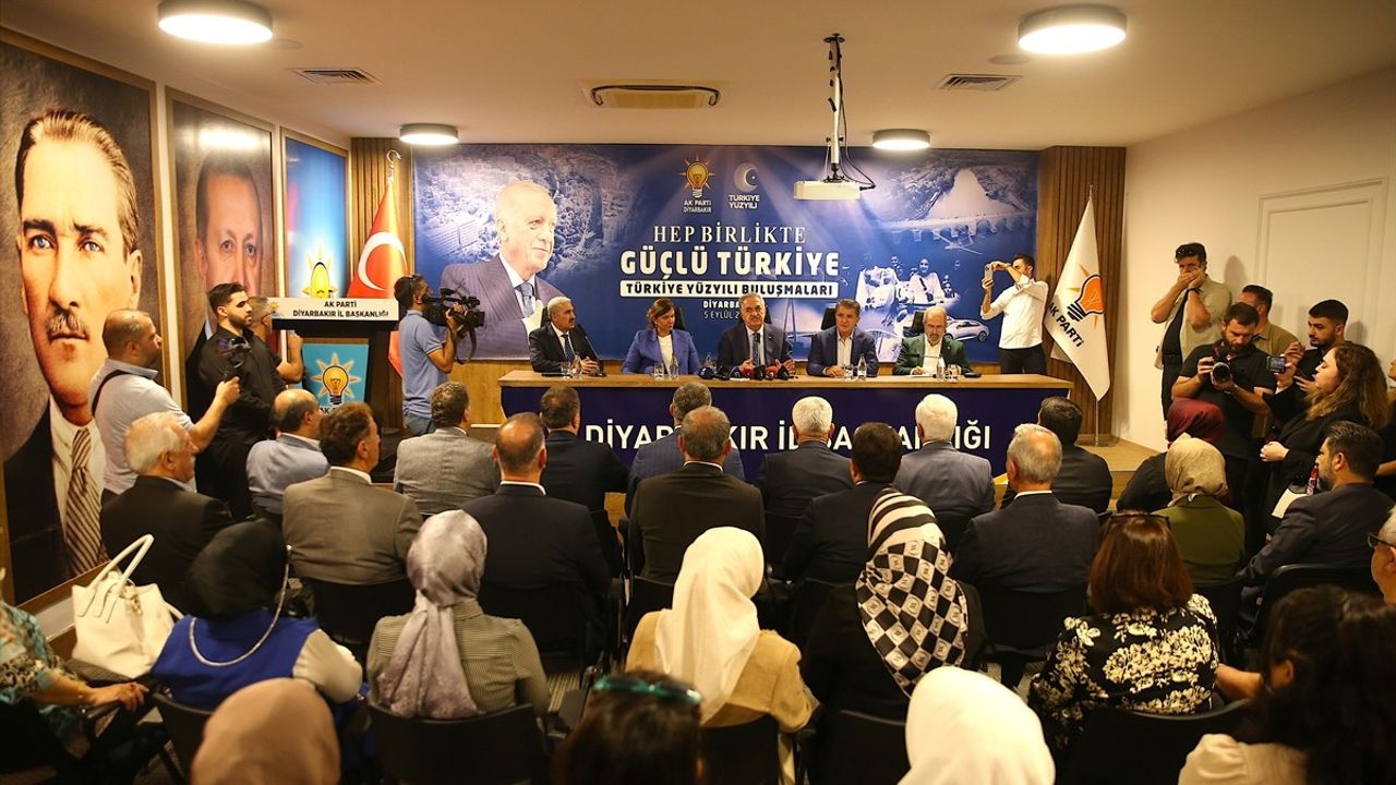 AK Parti Genel Başkan Yardımcısı Hayati Yazıcı, Türkiye Yüzyılı Buluşmaları'nda Konuştu