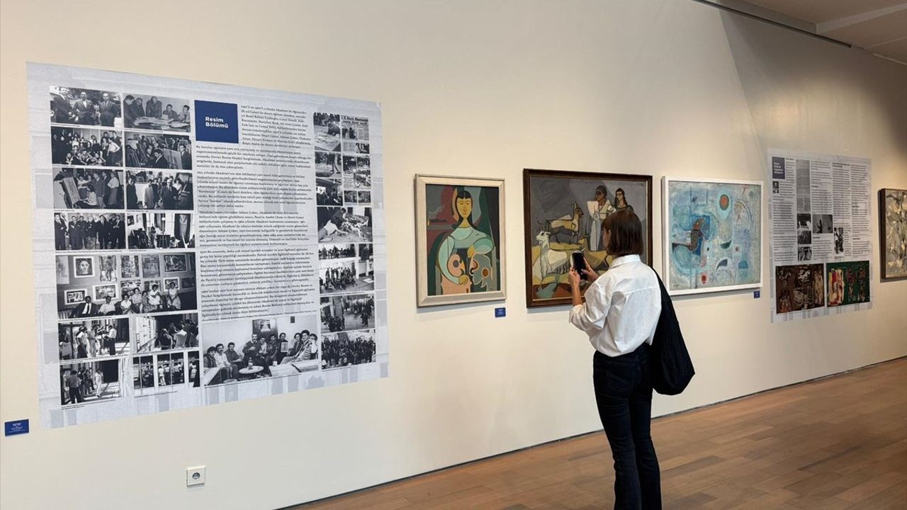 Akademi Zamanı Sergisi Sanatseverlerle Buluştu