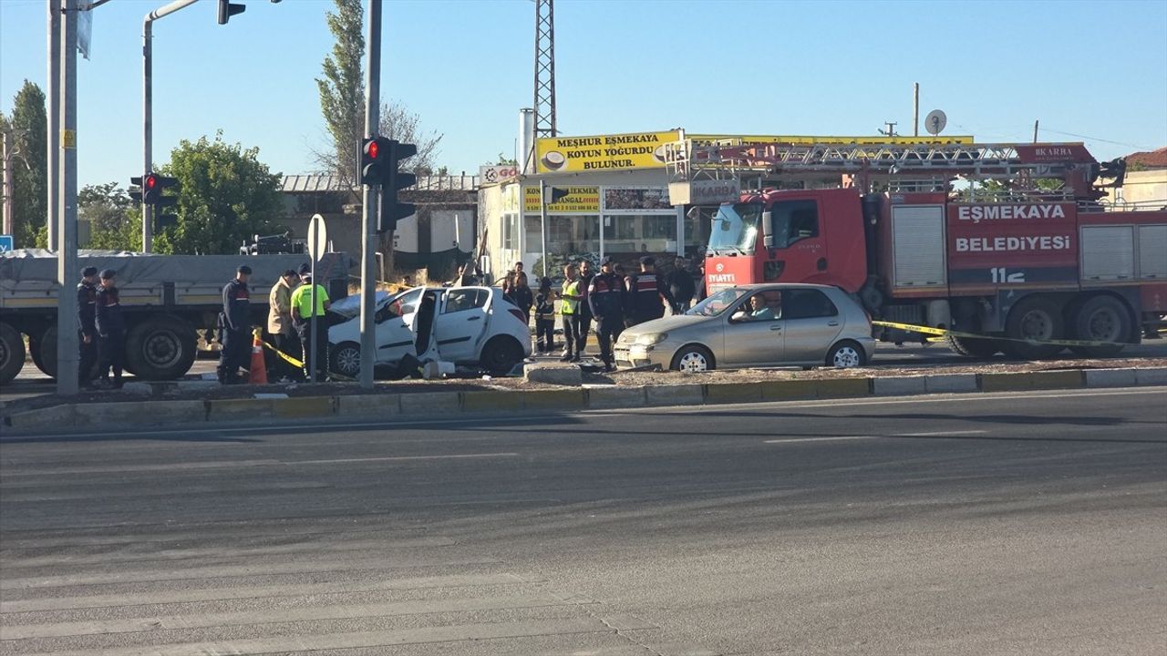 Aksaray'da Trafik Kazası: Anne Hayatını Kaybetti, Oğlu Yaralandı