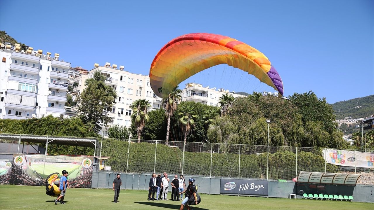 Alanya'nın Gururu Harun Karateke, Yamaç Paraşütü Kupasını Kazandı