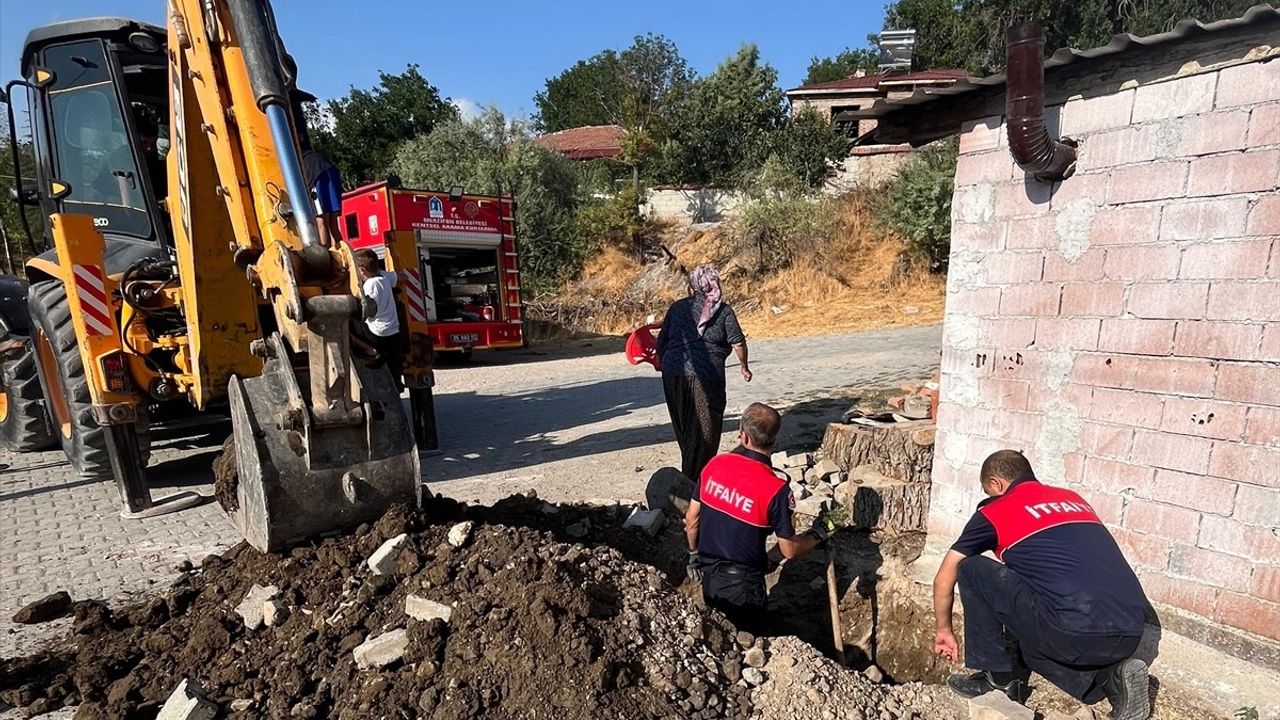 Amasya'da İki Köpek Yavrusu Su Borusundan Kurtarıldı