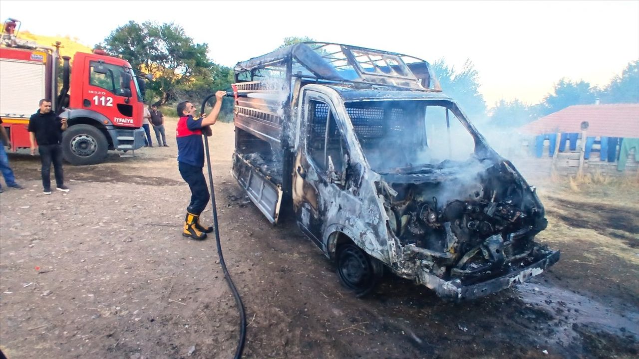 Amasya'da Yangın Felaketi: Bin Balya Saman ve Araç Kül Oldu