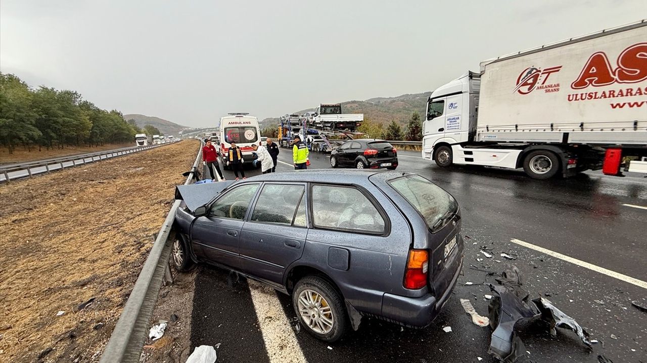 Anadolu Otoyolu Düzce'de Zincirleme Kazalar: 2 Ölü, 15 Yaralı