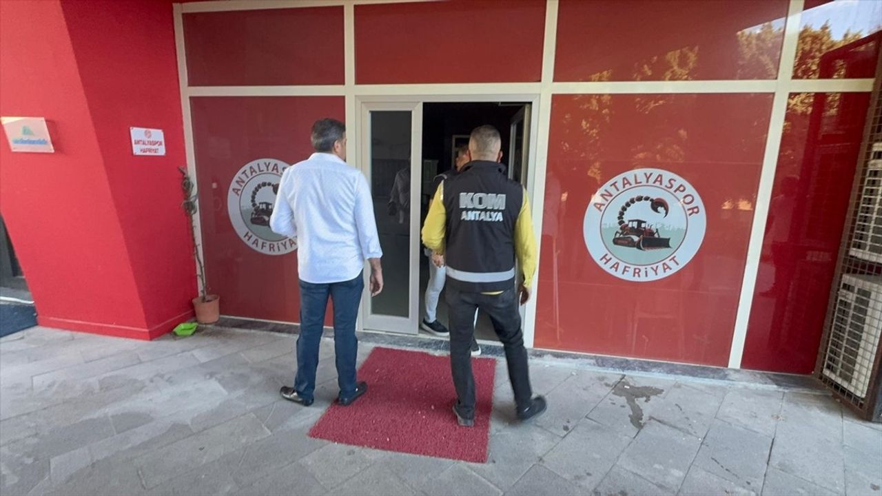 Antalya Büyükşehir Belediyesi'nde Yolsuzluk Soruşturması: 16 Gözaltı