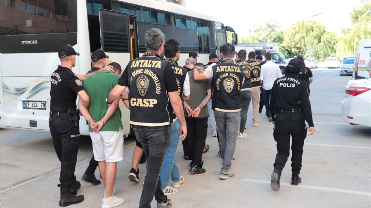 Antalya'da Silahlı Suç Örgütüne Darbe: 2 Tutuklama