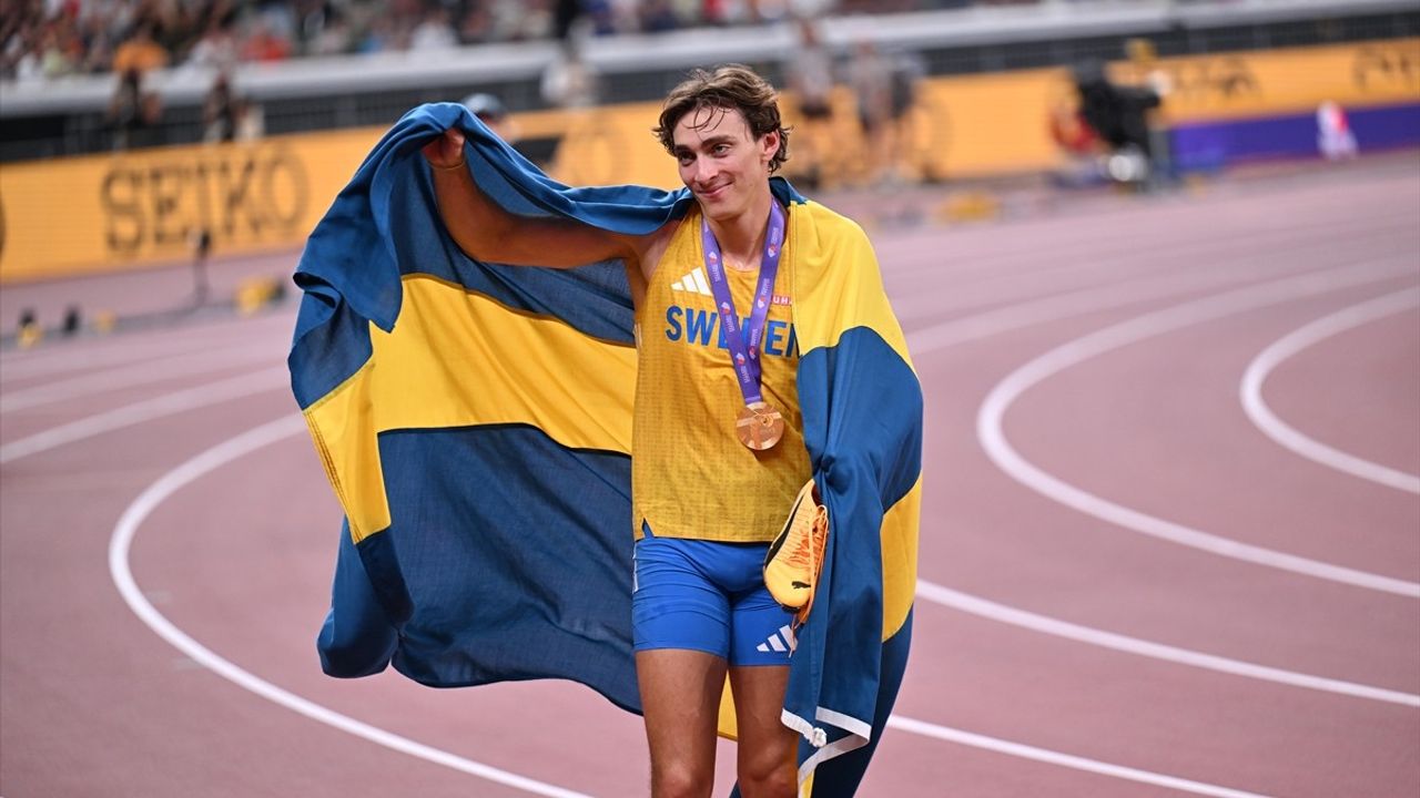 Armand Duplantis Dünya Rekorunu Kırdı