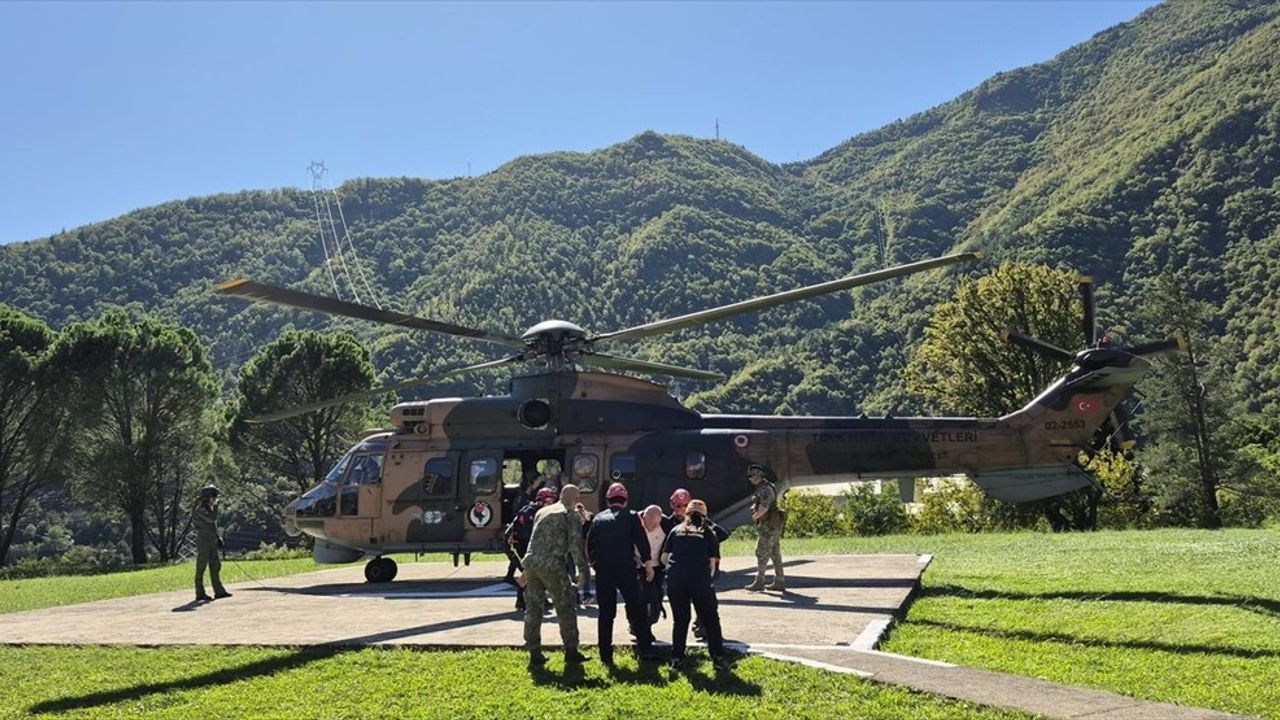 Artvin'de Sel ve Heyelan Nedeniyle Turist Tahliyesi