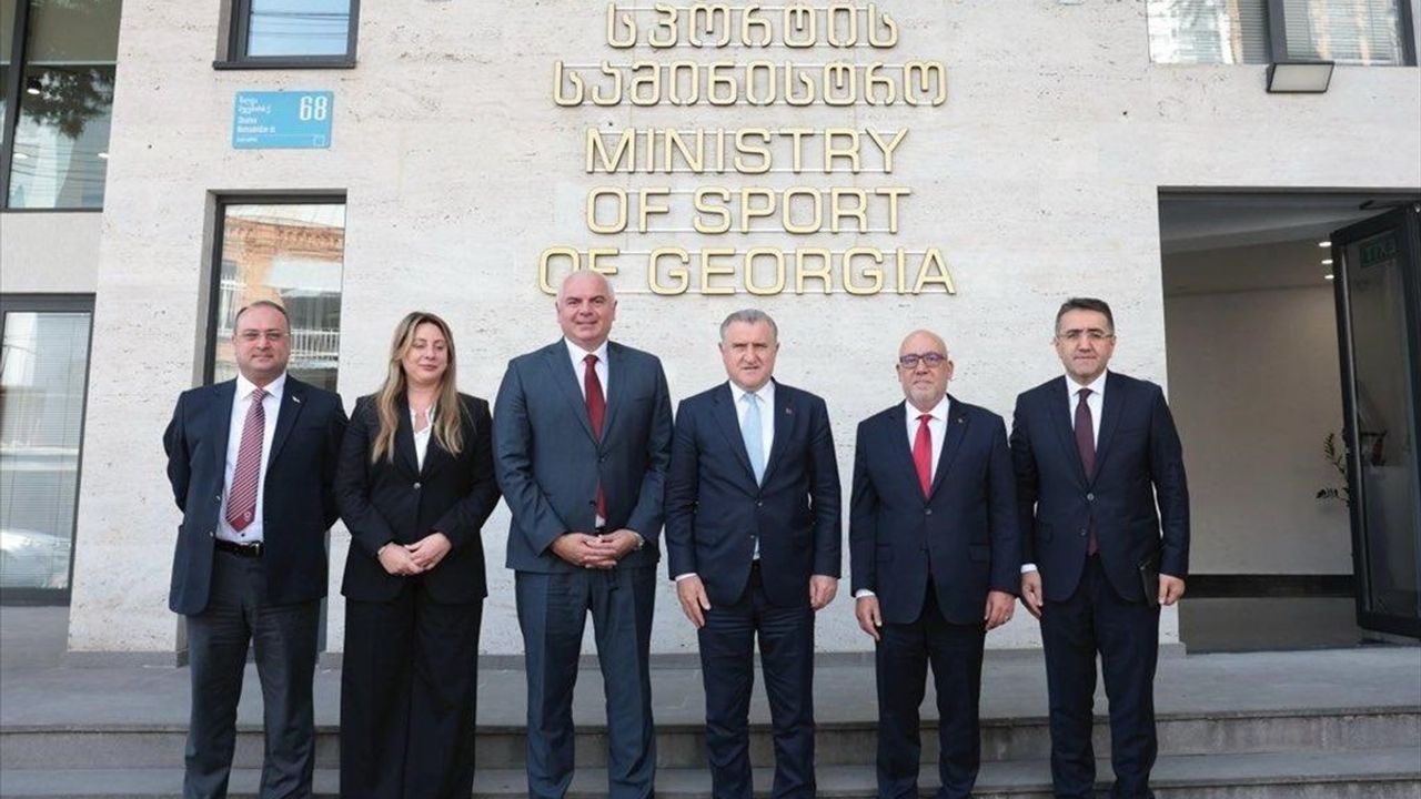 Bakan Bak Gürcistan'da Spor İşbirliği İçin Görüşmelerde Bulundu