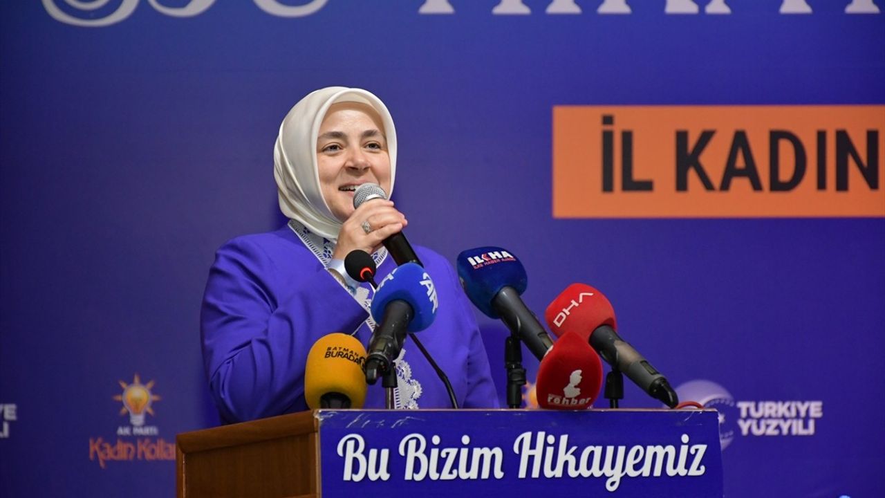 Bakan Göktaş, Batman'da Kadın Kolları Toplantısında Terörsüz Türkiye Vurgusu Yaptı