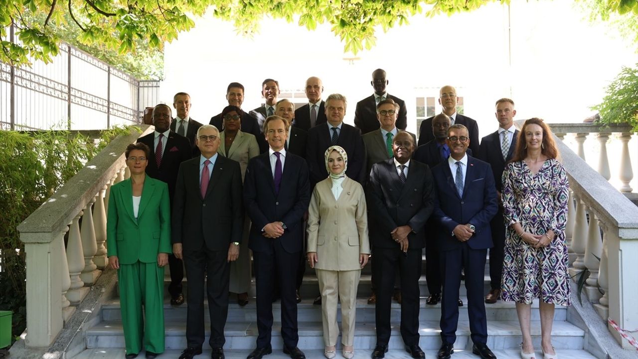 Bakan Göktaş, Frankofon Büyükelçilerle Görüşmeler Gerçekleştirdi