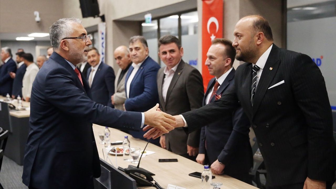 Bakan Işıkhan Kastamonu'da STK ve İş İnsanlarıyla Bir Araya Geldi